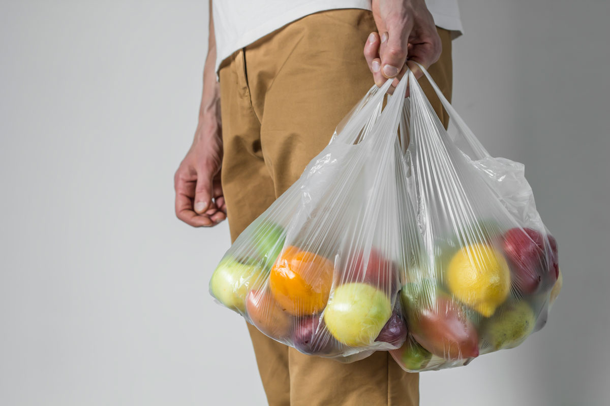 Biocompostable-vs-Petroleum-Based-Plastics